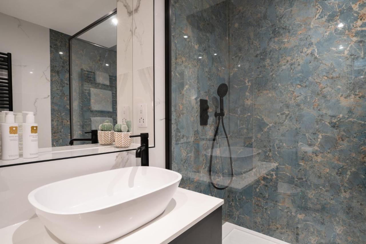 Brand New - Contemporary - 2 Bedroom - 2 Bathroom - Spacious Apartment - Lake Views Ambleside Luaran gambar